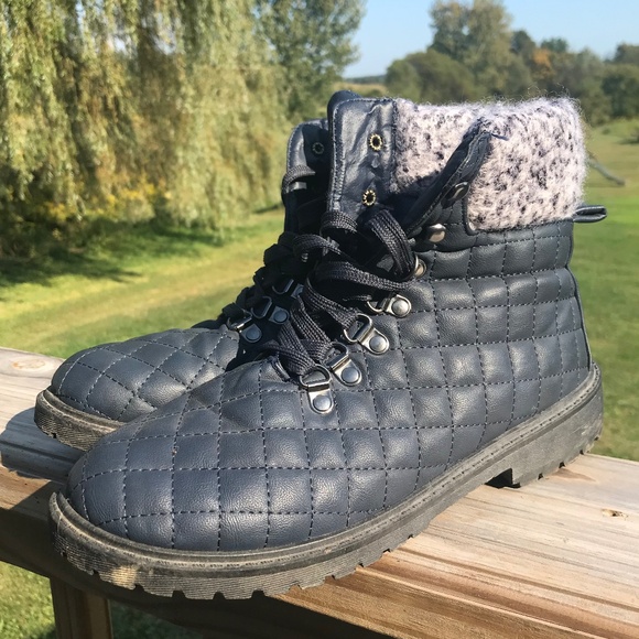 Olivia Miller Shoes - 🍂Quilted Lace Up Faux Fur Ankle Boots